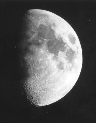 moon.jpg (16426 bytes)