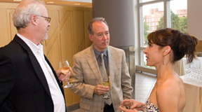 Ford Fessenden ’90, Dan Gillmor ’87 and Faye Flam ’05 compare notes on new media. Ford Fessenden ’90, Dan Gillmor ’87 and Faye Flam ’05 compare notes on new media