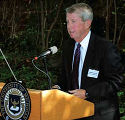 John Costa delivering the Hovey Lecture in the
garden of Wallace House.