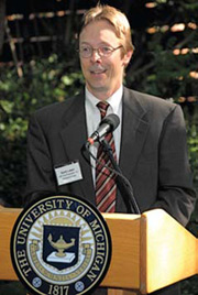 David Lampe, new University VP for
Communications, welcomes Fellows and the
audience to the annual Hovey Lecture.