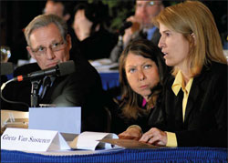 Bob Woodward, Jill Abramson and Greta Van Susteren discuss
journalists’ waning access to government information. Bob Woodward, Jill Abramson and Greta Van Susteren discuss
journalists’ waning access to government information.