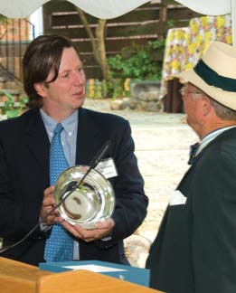 Andrew Whitehead ’04 receives the Hovey Bowl. Andrew Whitehead ’04 receives the Hovey Bowl.